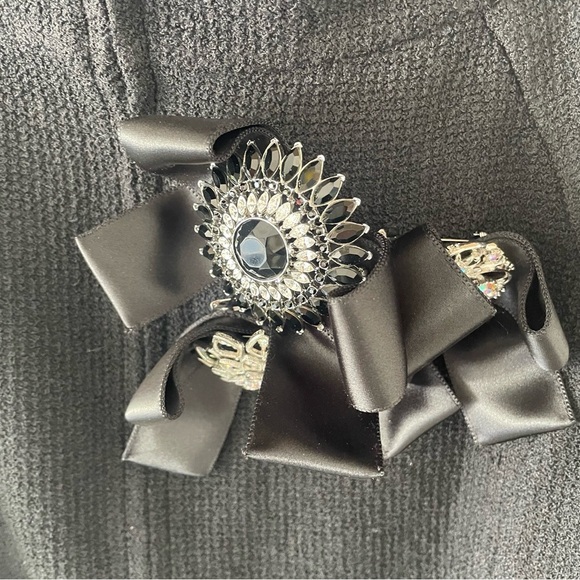 St. John Black Flower Embellished Full Zip Cardigan Sweater 27072 - Picture 4 of 7